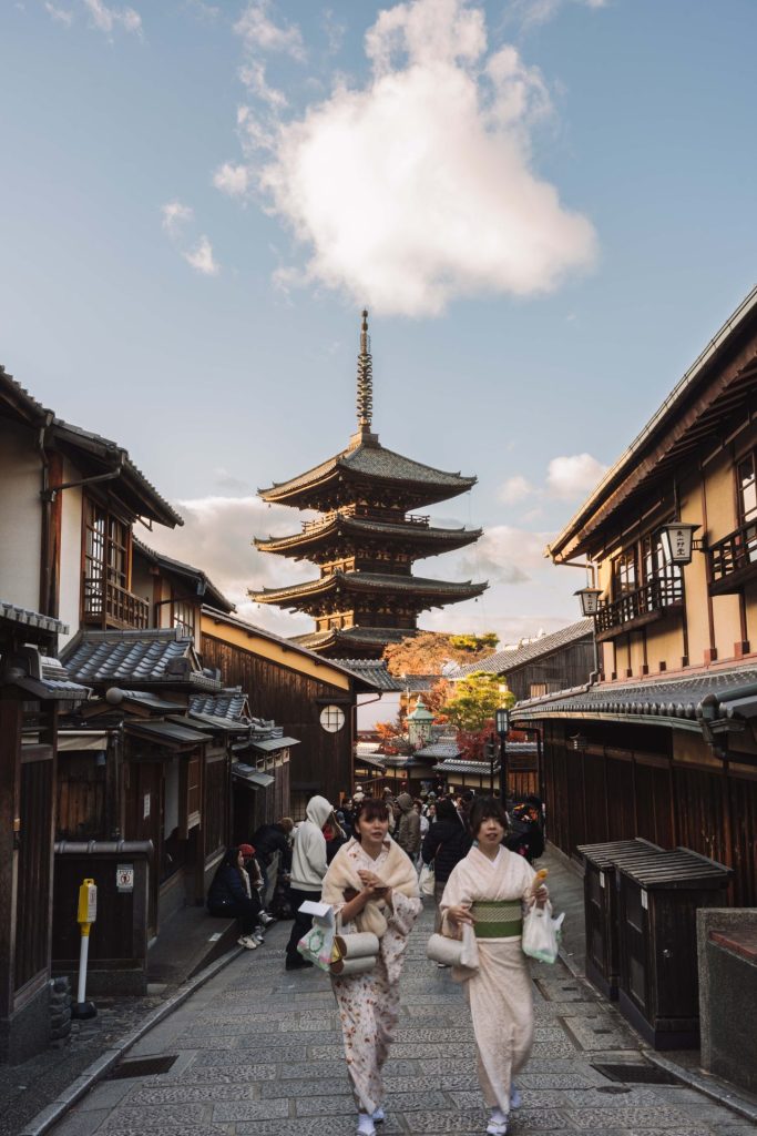Sannenzaka em Quioto, ruelas tradicionais perfeitas para fotos e para sentir a cultura japonesa no bairro de Higashiyama.