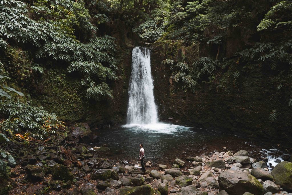 Cascata Salto do Prego na ilha de São Miguel nos Açores