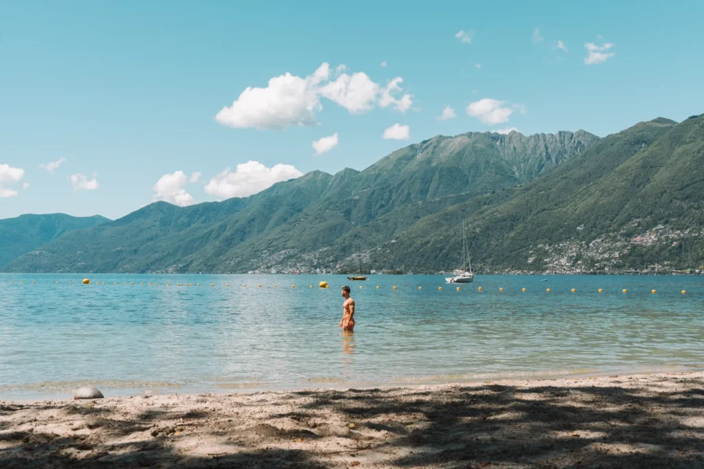 Praia do Lido di Ascona no Verão