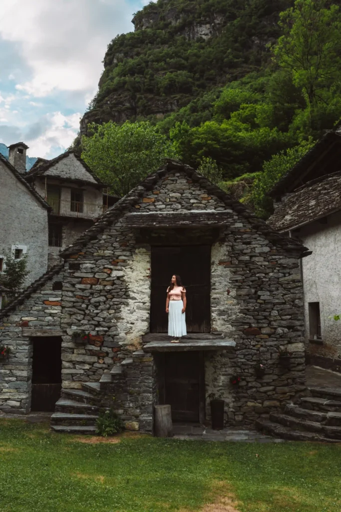 Casas em pedra na aldeia de Sabbione, em Ticino