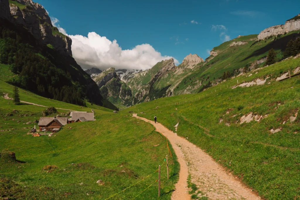 Seealpsee, um dos lagos alpinos mais bonitos da Suíça