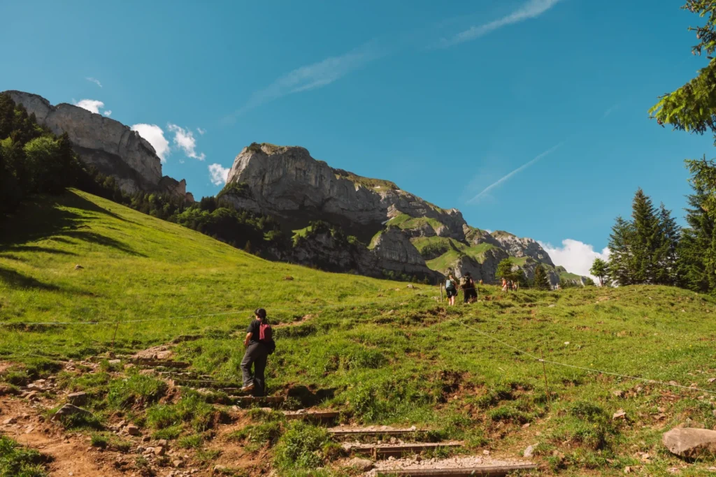 Trilho desde Wasserauen até ao Lago Seealpsee, em Appenzell