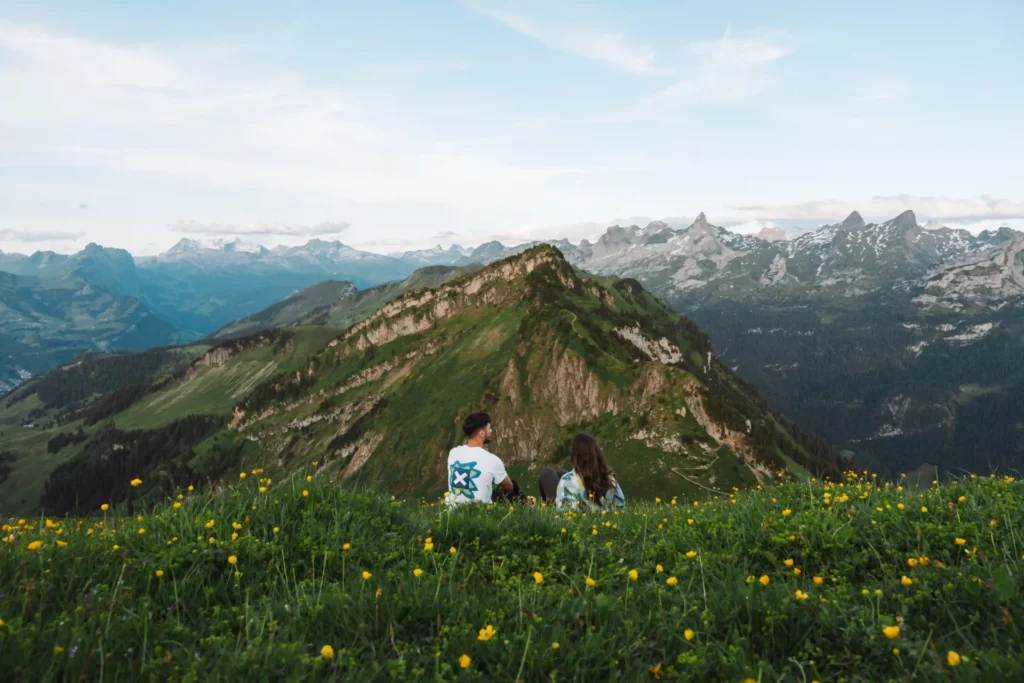 Paisagem suíça no início do verão, a melhor altura para visitar o país